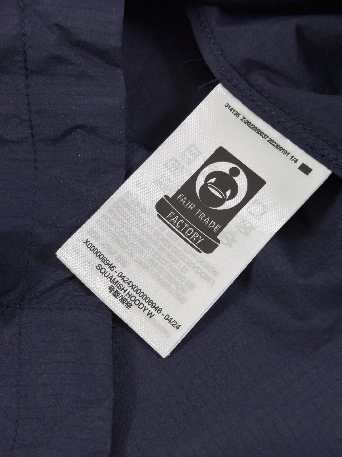 🦋 185 ARCTERYX SQUAMISH Same Style HOODY Breathable 26 Series Breathable ！ Same Style ！ New Arrival， ！Premium Quality ！ ， ， ， 99% Breathable 、 ， ！ 、 。 Windwall 、 、 、 、 … 、 、 、 … 、 ， 、 … 、 ！ 、 … ！ ： Black Navy Blue Size S 66 112 46.4 60 90-110 M 68 116 47.6 61.5 110-130 L 70 120 48.8 63 130-145 XL 72 124 50 64.5 145-160 XXL 74 128 52.4 67.5 170-190 XXXL 78 132 55 70 190